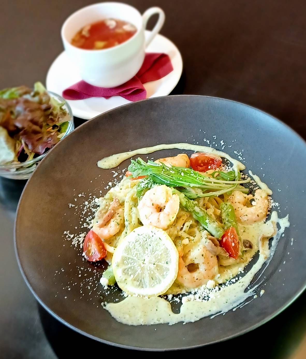 海老とアスパラのバジルクリームパスタ